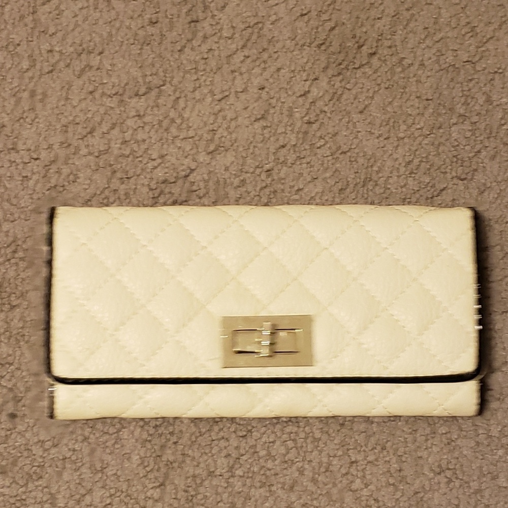 Forever 21 black and white quilted wallet